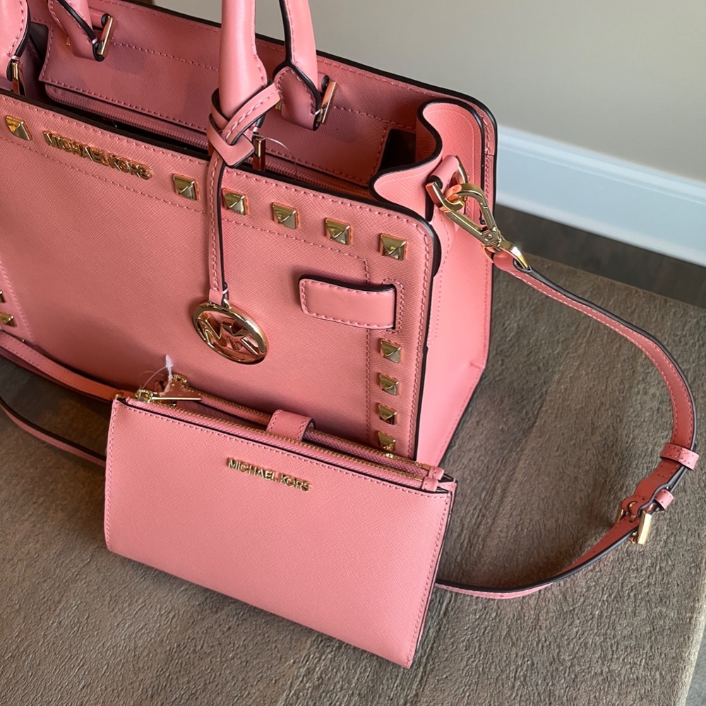 NWT Michael Kors studded rayne leather satchel PINK with matching Wallet - Picture 3 of 16